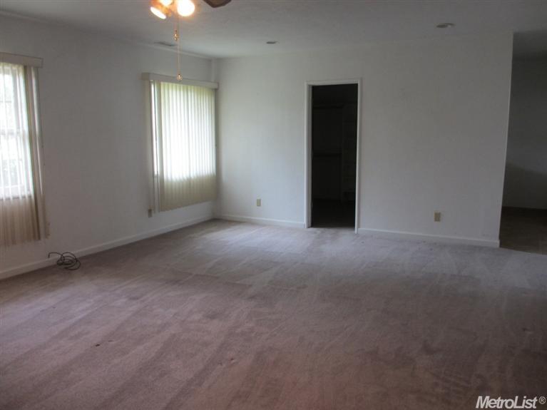 1011 W Pine St, Lodi, CA 95240 photo 6
