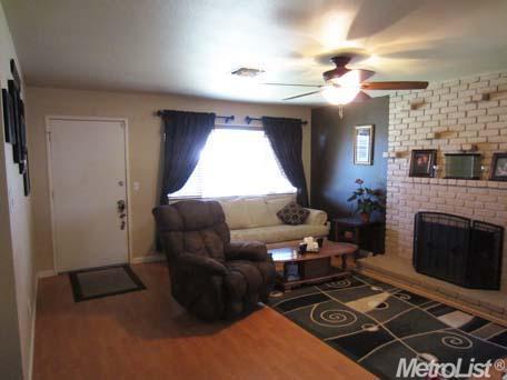 1900 Arlington Dr, Modesto, CA 95350 photo 4