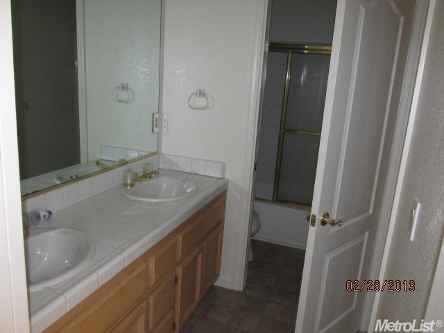 3926 Cyrus Ln, Carmichael, CA 95608 photo 9