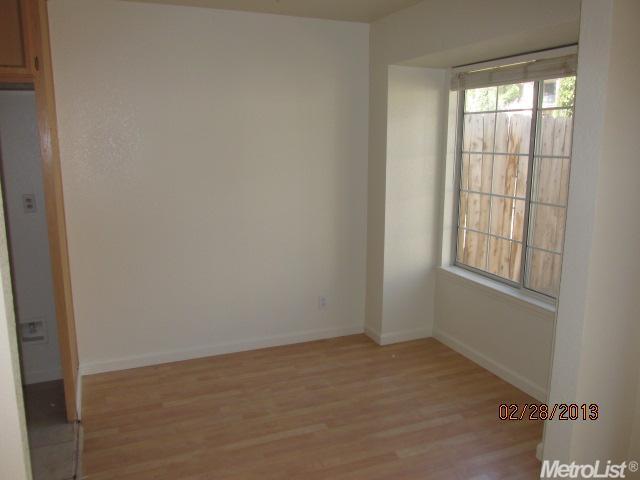3926 Cyrus Ln, Carmichael, CA 95608 photo 4