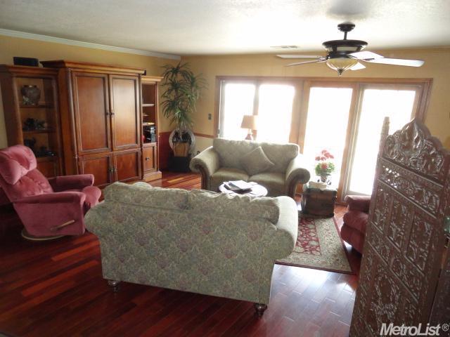 16093 Eugenia Ave, Ripon, CA 95366 photo 2