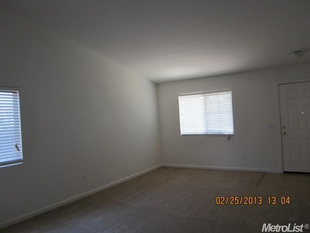 21647 S Hammonds Cir, Dos Palos, CA 93620 photo 2