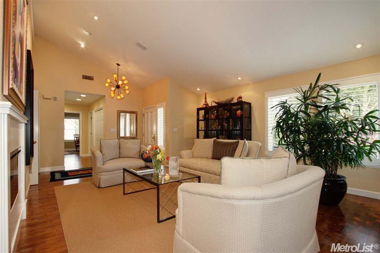 1053 Harrington Way, Carmichael, CA 95608 photo 6