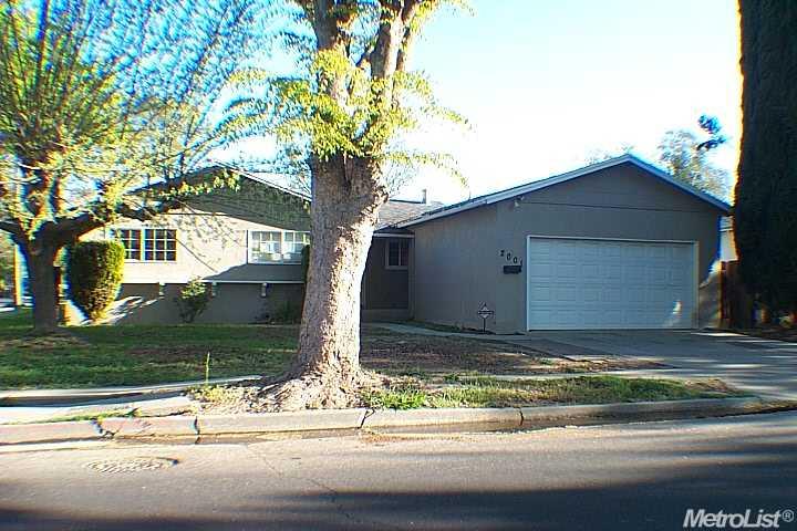 2001 Celeste Dr, Modesto, CA 95355 photo 1
