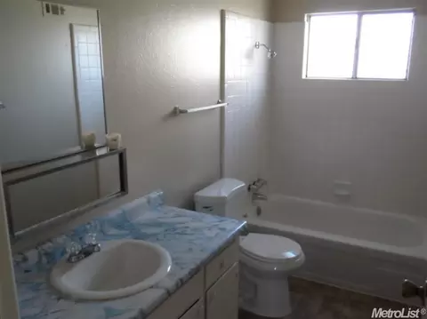 277 Dana Ct, Manteca, CA 95336 photo 5