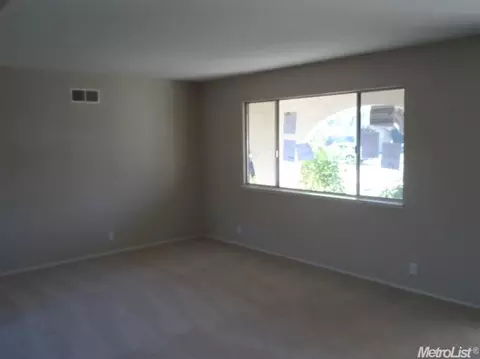 277 Dana Ct, Manteca, CA 95336 photo 2