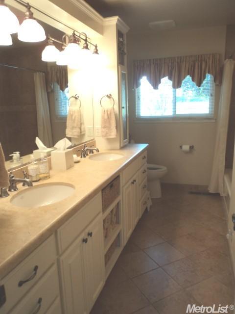 900 Wellsford Rd, Modesto, CA 95357 photo 8