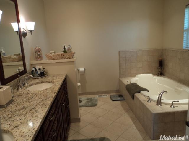 900 Wellsford Rd, Modesto, CA 95357 photo 5