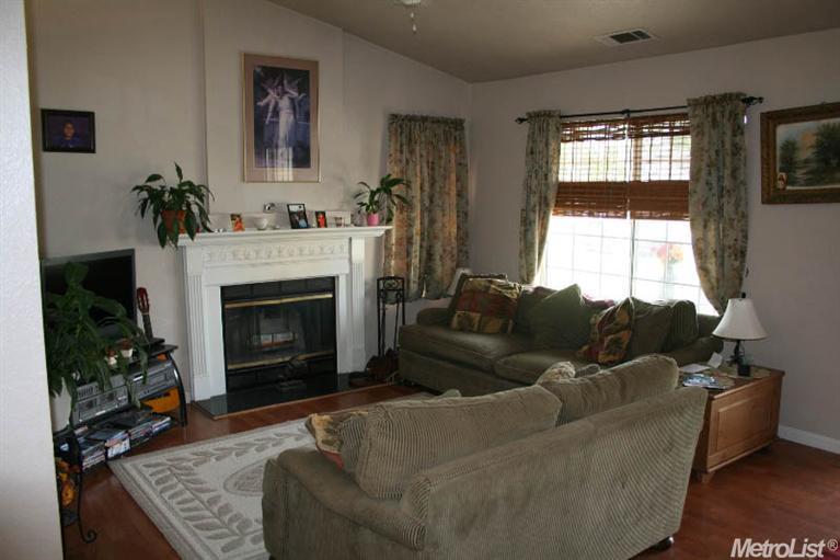 1008 Blue Bonnet Dr, Newman, CA 95360 photo 3