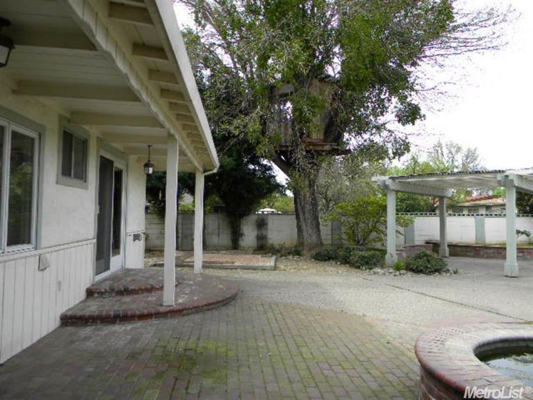 173 E Syracuse Ave, Turlock, CA 95380 photo 2