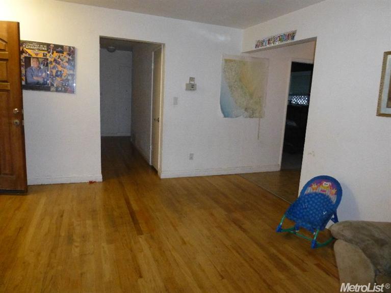 645 E North St, Manteca, CA 95336 photo 3