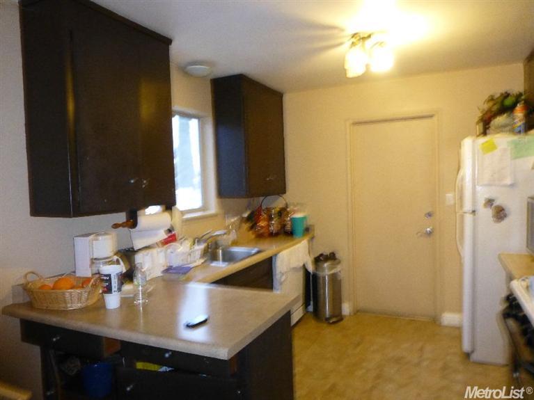 645 E North St, Manteca, CA 95336 photo 2