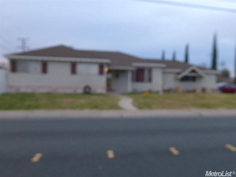 645 E North St, Manteca, CA 95336 photo 1