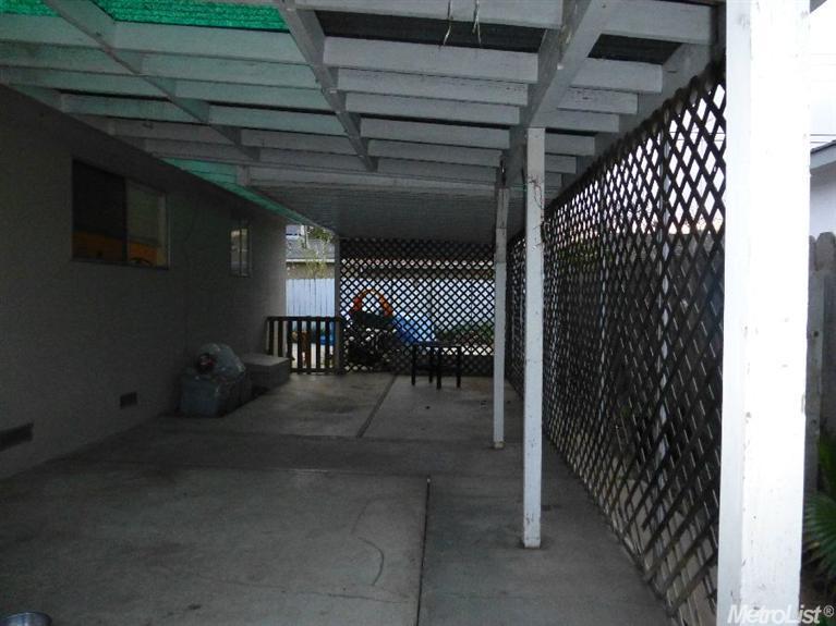 645 E North St, Manteca, CA 95336 photo 8