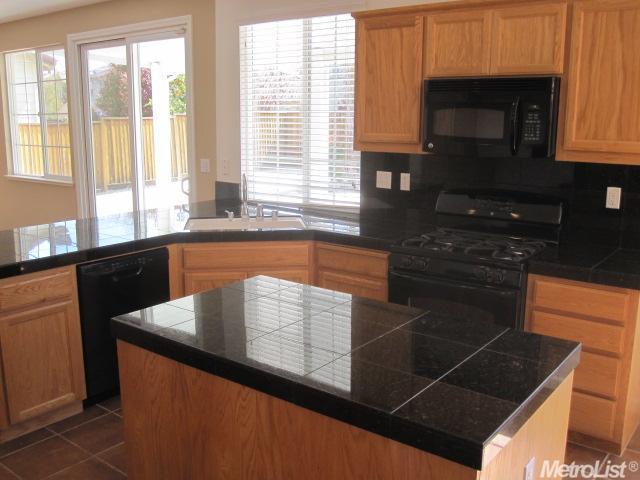 310 Arezzo Way, Tracy, CA 95377 photo 2
