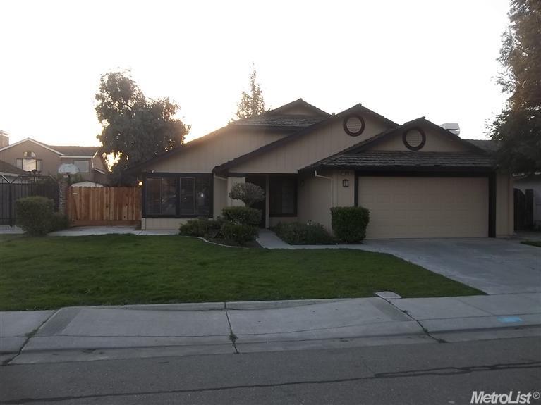 1055 Winters Dr, Manteca, CA 95337 photo 1