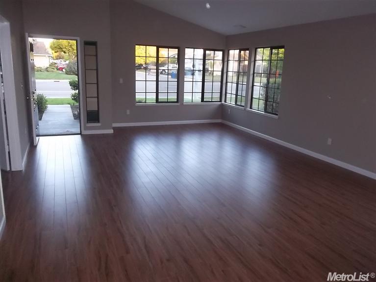 1055 Winters Dr, Manteca, CA 95337 photo 2