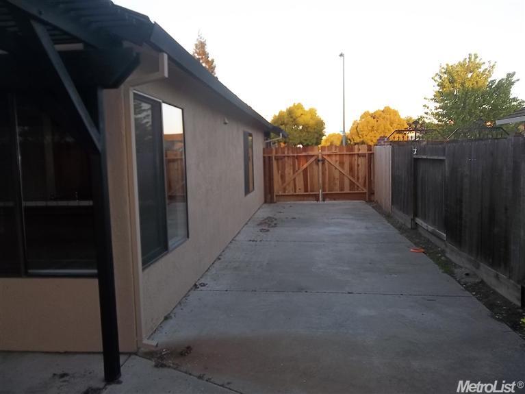 1055 Winters Dr, Manteca, CA 95337 photo 7