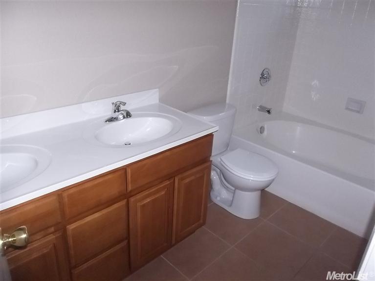 1055 Winters Dr, Manteca, CA 95337 photo 5
