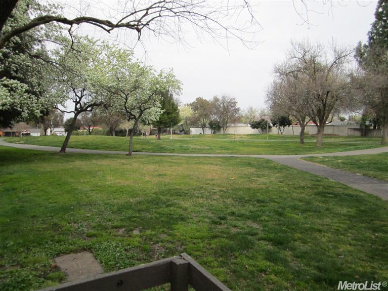 2054 Alta Loma St, Davis, CA 95616 photo 9