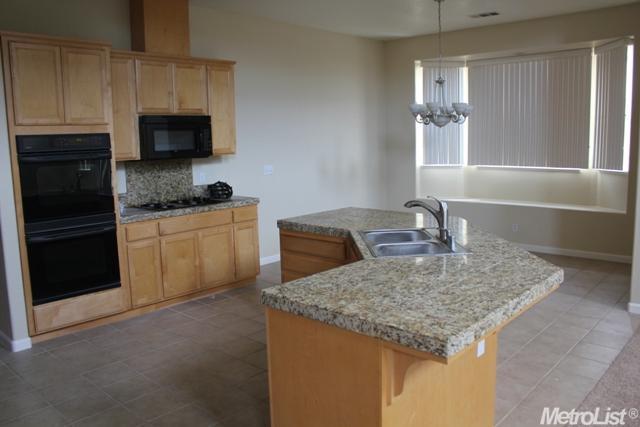 669 Pecan Dr, Ripon, CA 95366 photo 6