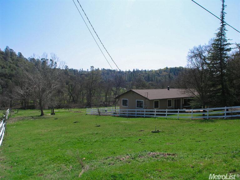 21548 Clivus Dr, Grass Valley, CA 95949 photo 2