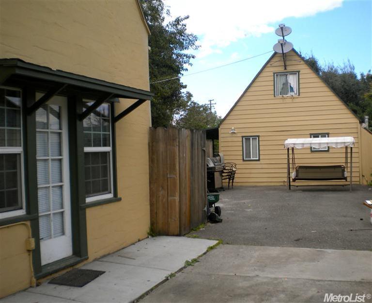 544 Locust St, Modesto, CA 95351 photo 2