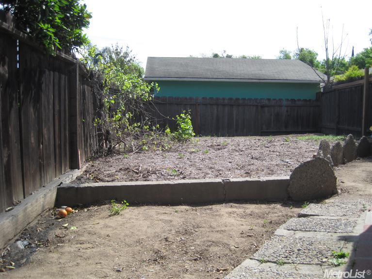 1142 Carnation, Modesto, CA 95355 photo 3