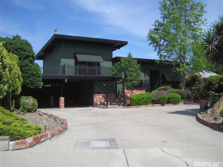 1142 Carnation, Modesto, CA 95355 photo 1