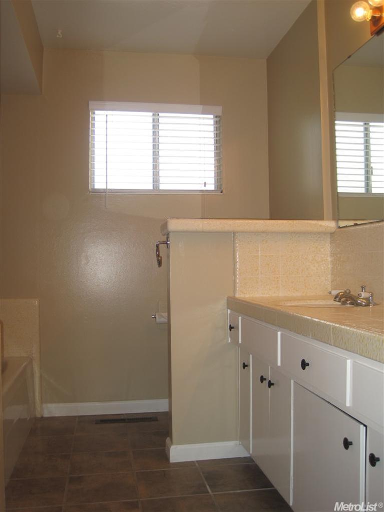 1142 Carnation, Modesto, CA 95355 photo 7