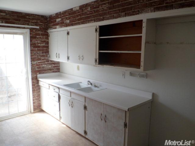 415 Elm Ave, Manteca, CA 95336 photo 2