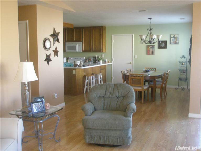 1361 Windsor Ct, Turlock, CA 95380 photo 4