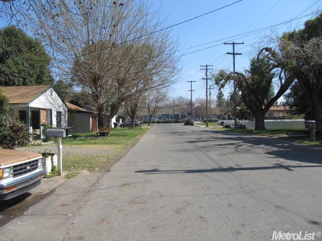 313 Dawn Dr, Modesto, CA 95350 photo 2
