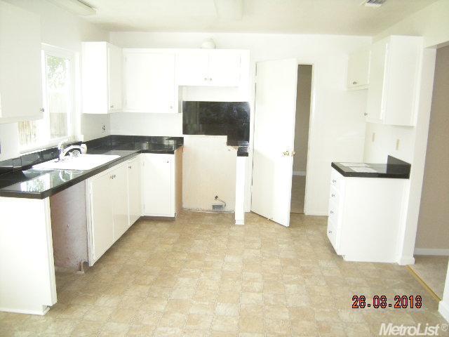 7664 32nd St, Antelope, CA 95843 photo 4