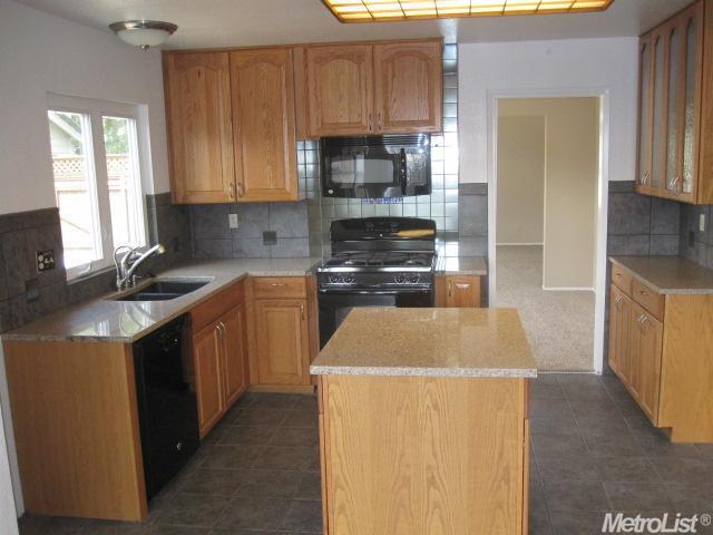 740 Gallery Dr, Tracy, CA 95376 photo 2