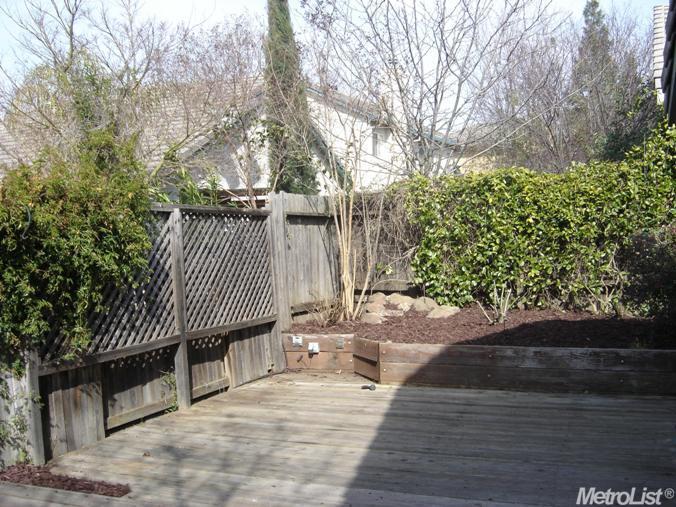 136 Larkin Cir, Folsom, CA 95630 photo 2