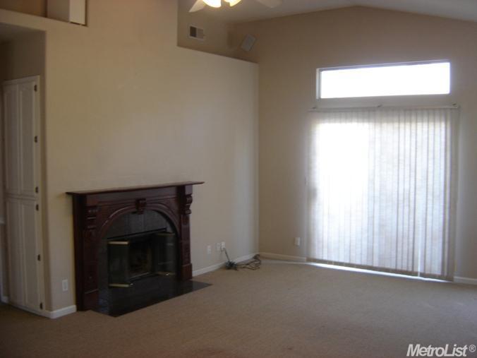136 Larkin Cir, Folsom, CA 95630 photo 4