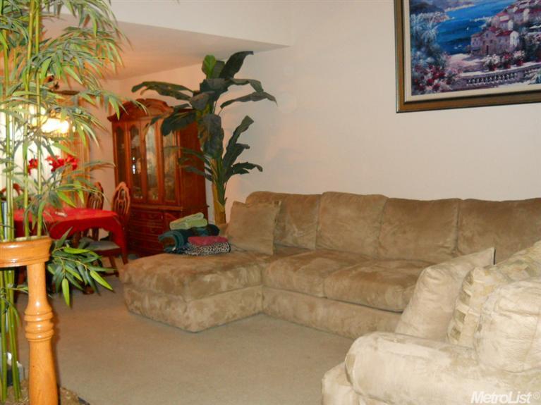 1633 Montclair Dr, Modesto, CA 95350 photo 2