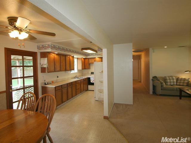 5225 Robertson, Carmichael, CA 95608 photo 2