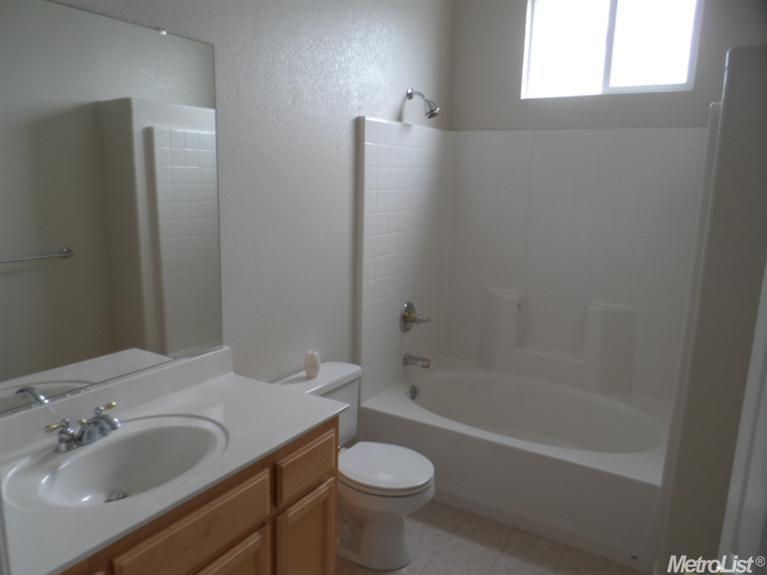 1653 Windy Cove Ln, Ripon, CA 95366 photo 5
