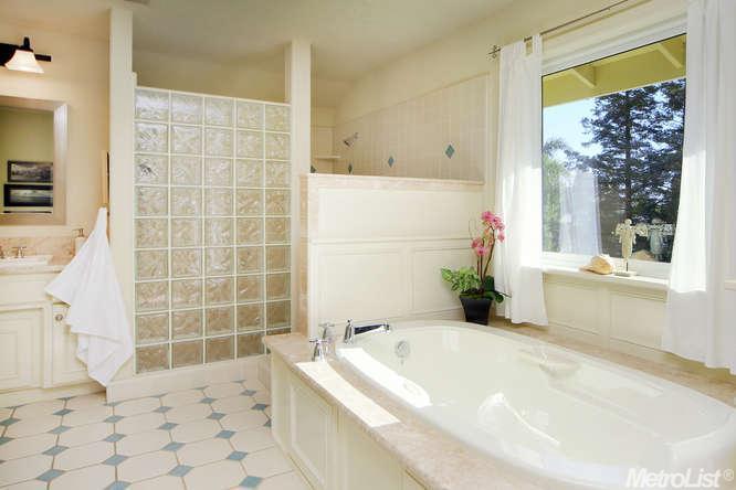 500 Angela St, Davis, CA 95618 photo 20