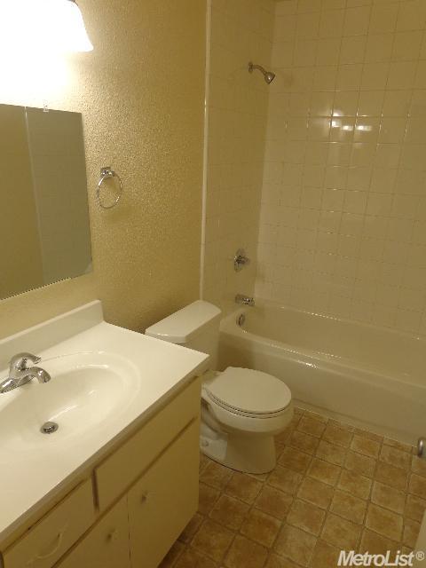1509 Entrada Way, Modesto, CA 95355 photo 5