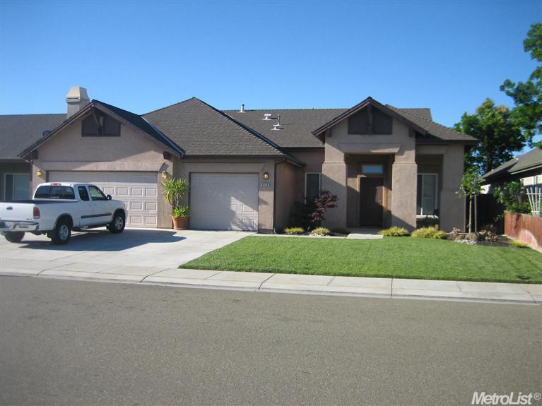 6533 Graybark Ln, Hughson, CA 95326 photo 2