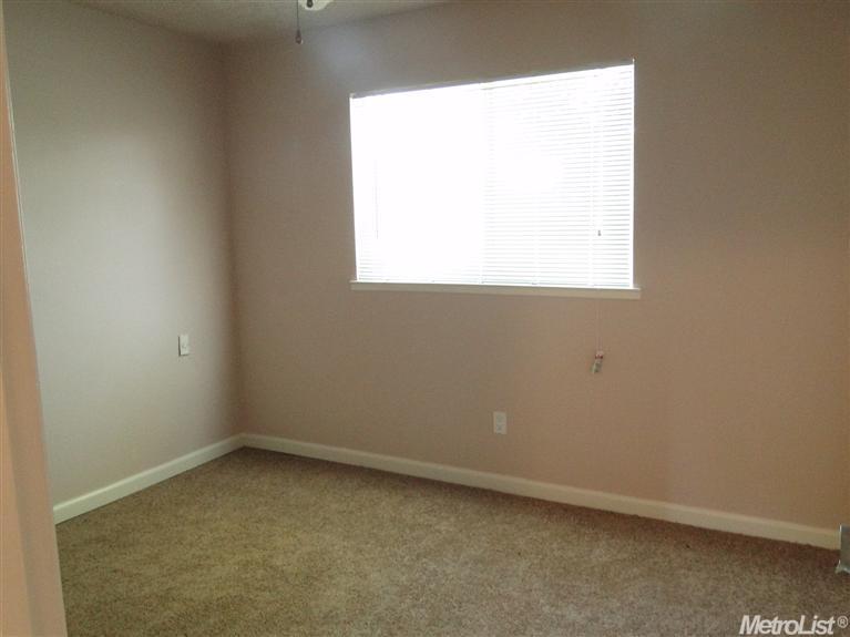 460 E Zeering Rd, Turlock, CA 95382 photo 10
