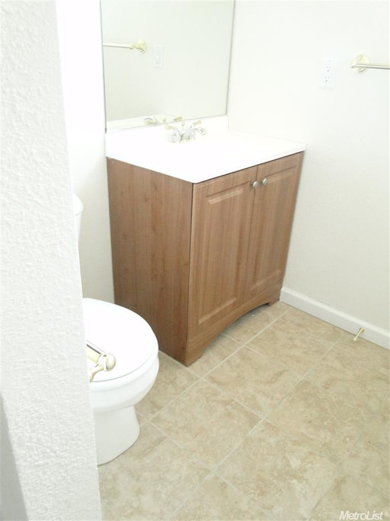 460 E Zeering Rd, Turlock, CA 95382 photo 9