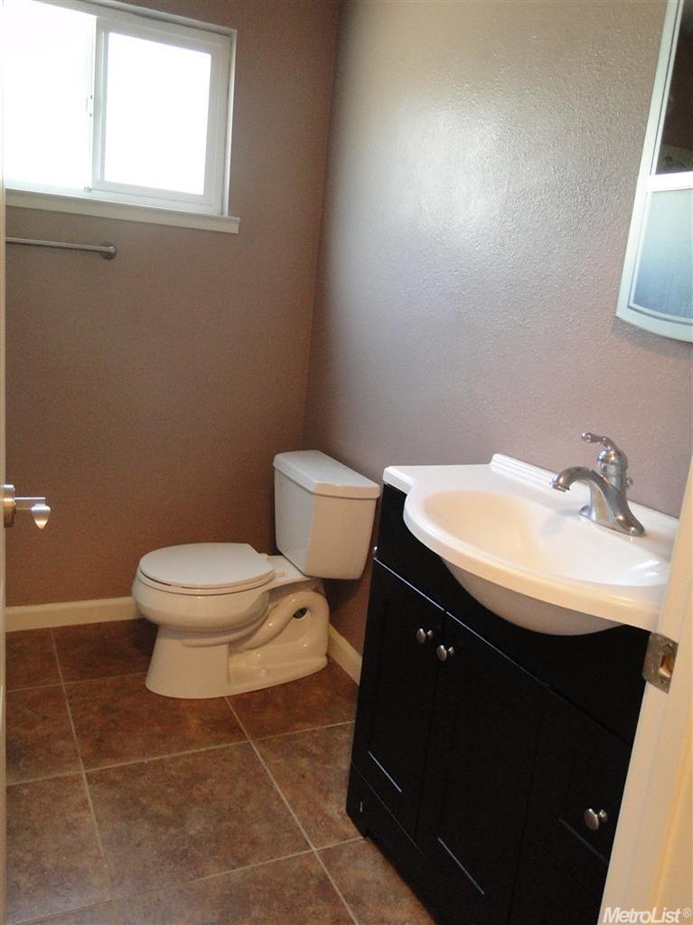 460 E Zeering Rd, Turlock, CA 95382 photo 11