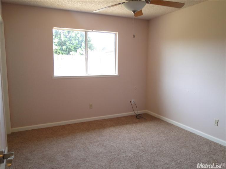 460 E Zeering Rd, Turlock, CA 95382 photo 7
