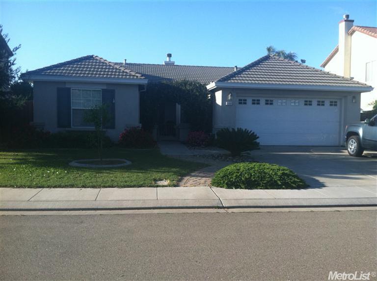 2011 S Schaffhausen St, Manteca, CA 95337 photo 2