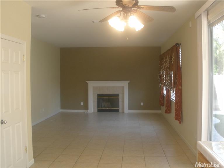 1240 King Loop, Tracy, CA 95377 photo 4