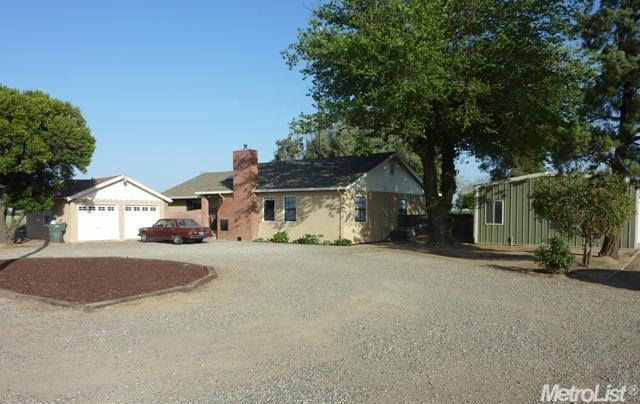 806 Lemon Ave, Patterson, CA 95363 photo 2